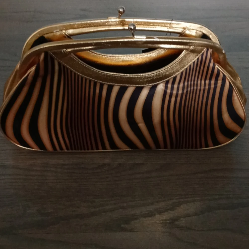 Guess gold and black purse vintage - Picture 7 of 8